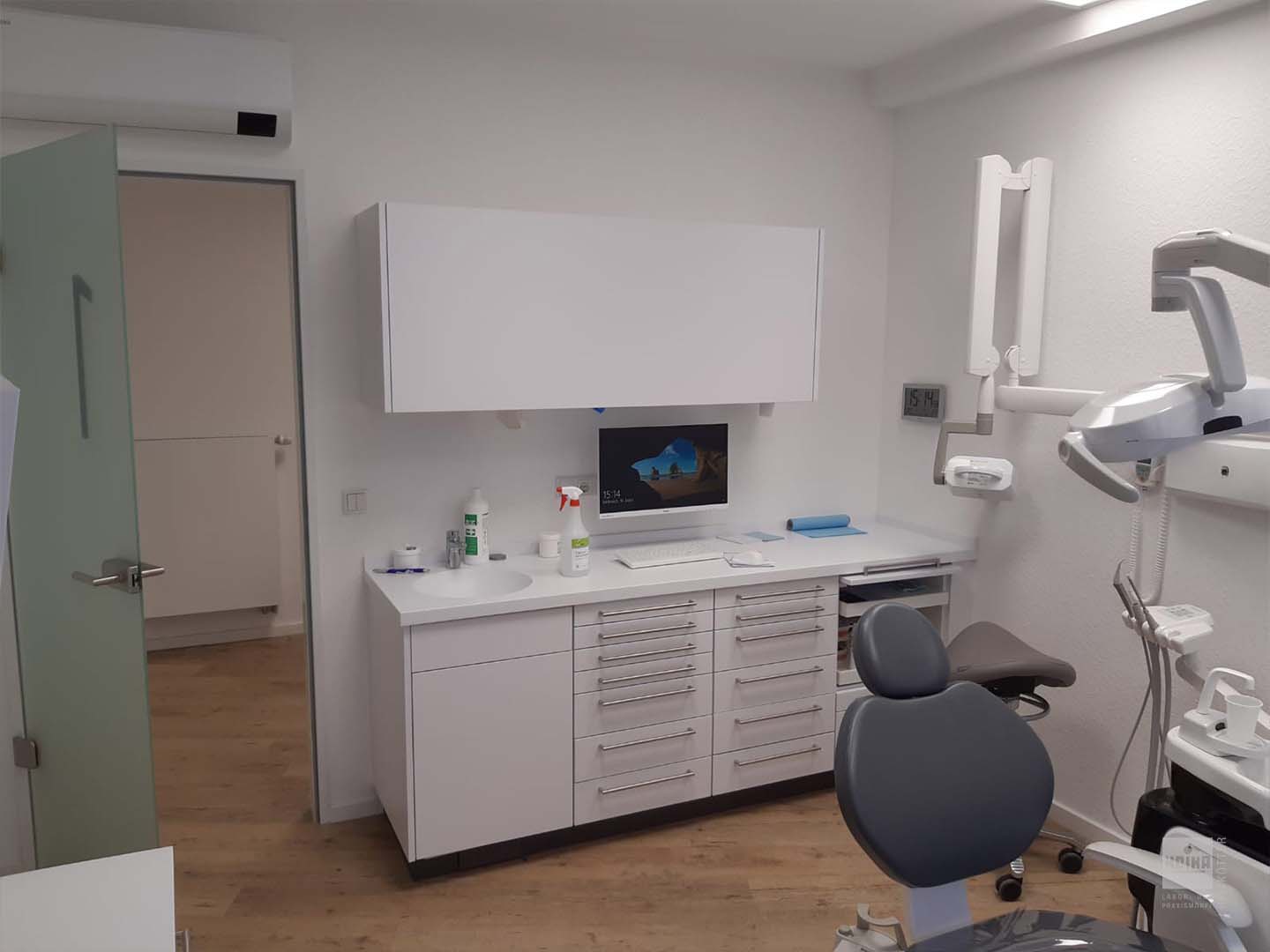 Möbel für Behandlungsräume 24