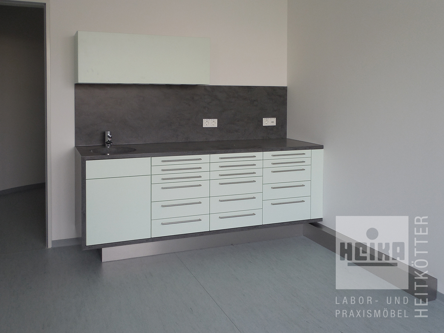 Möbel für Behandlungsräume 32