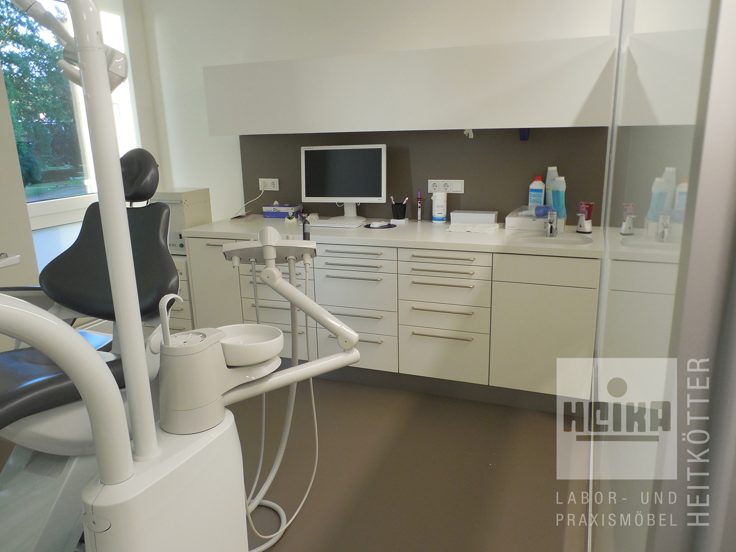 Möbel für Behandlungsräume 35
