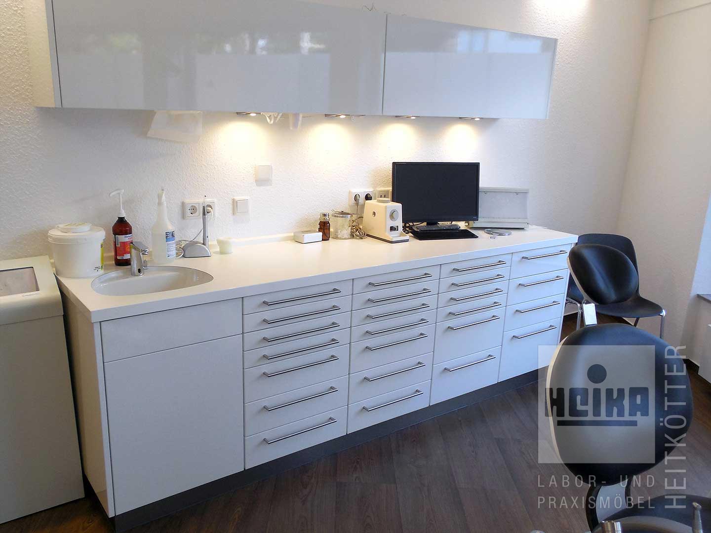 Möbel für Behandlungsräume 43