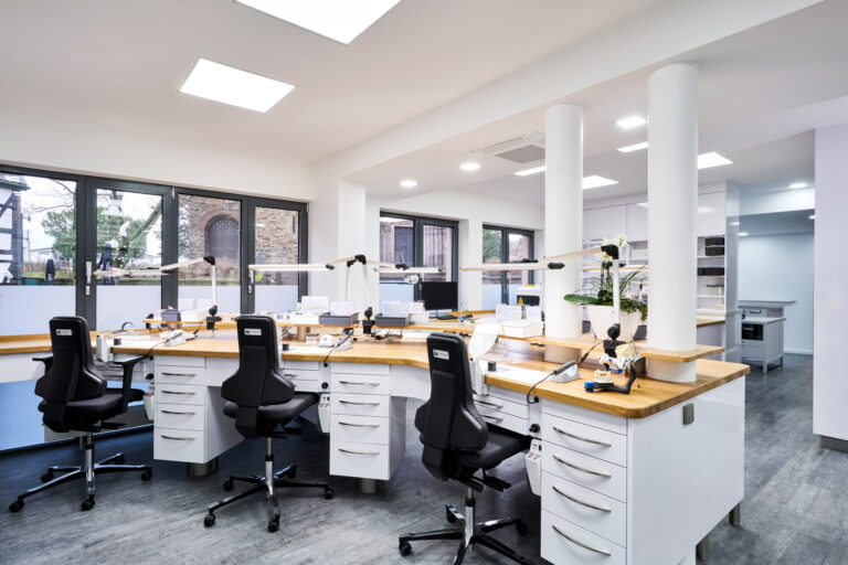 Möbel moderne Laborausstattung 01